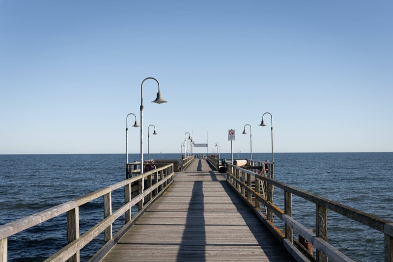 Die Seebrücke von Göhren an einem sonnigen Tag